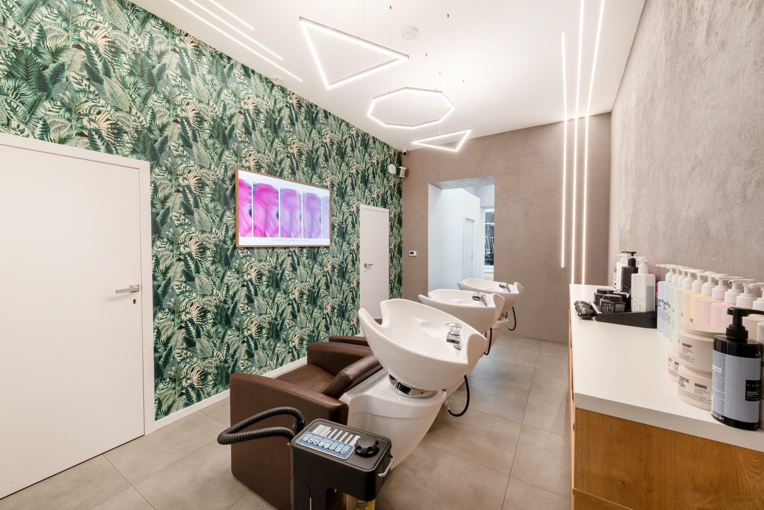 Zázemí a pracovní zóna salonu Cutegory Praha